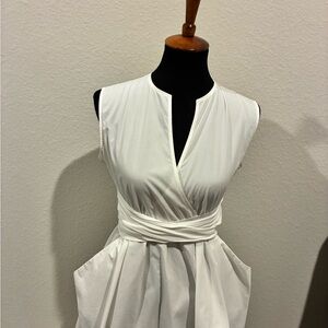 Banana Republic White Sleeveless Wrap Tunic / Blouse – Size 2